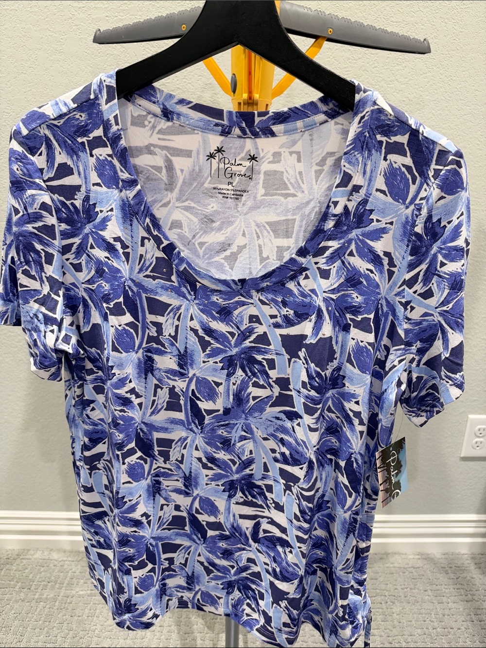 Palm Grove Women's Abstract Blue & White Short Sleeve Top